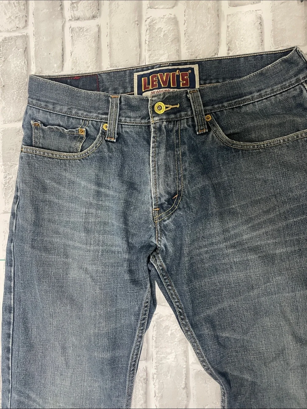 Levi's Men's Faded 514 Blue Slim Straight Jeans. W32 L32. Preowned spots.